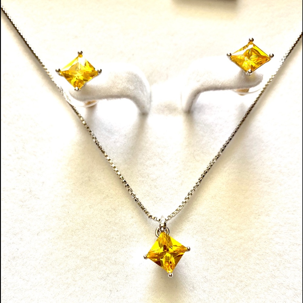 Fifth Avenue Collection Necklace & Earrings Set